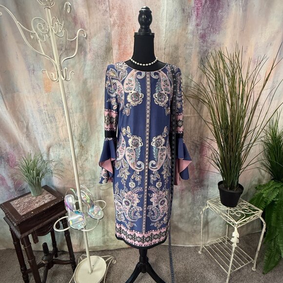 New πShelby & Palmer Beautiful Floral Shift Dress w/ Eye-catching Bell Sleeves - Picture 5 of 14